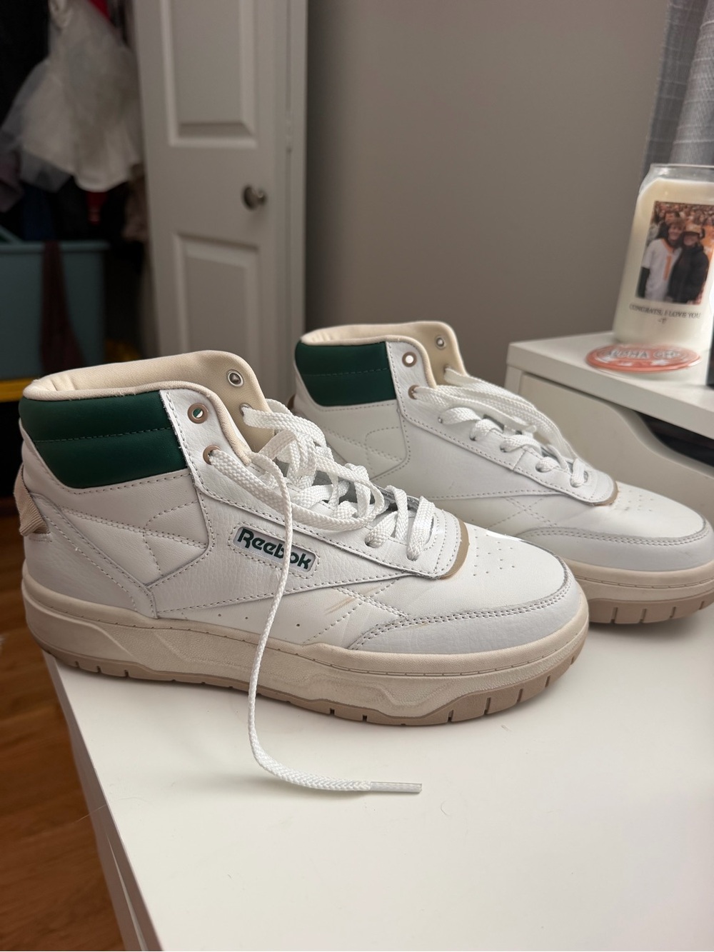 Reebok white leather mid-top sneakers, women’s size 8.5